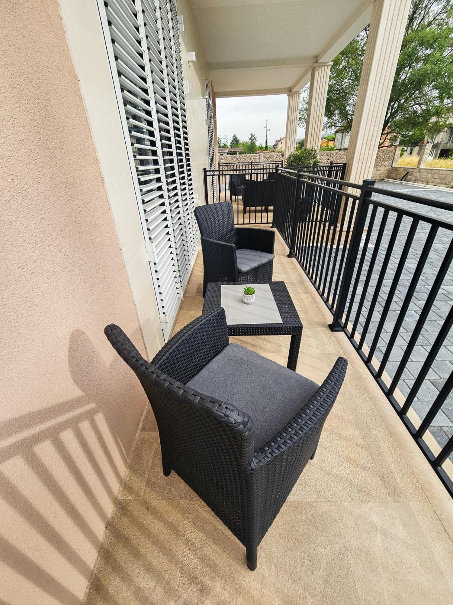Boulevard Apartments Котор Екстериор снимка